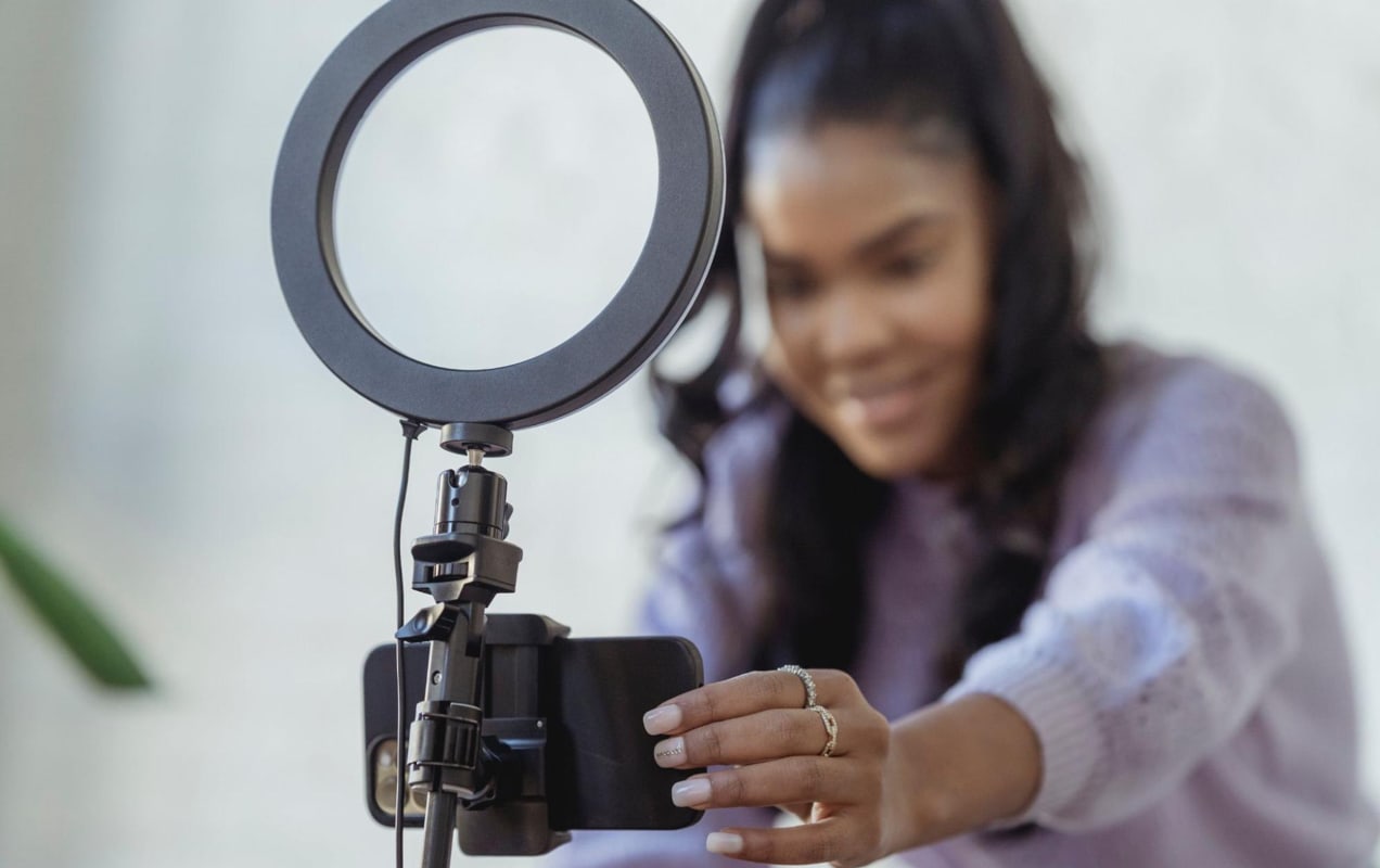 influencer setting up a ring light