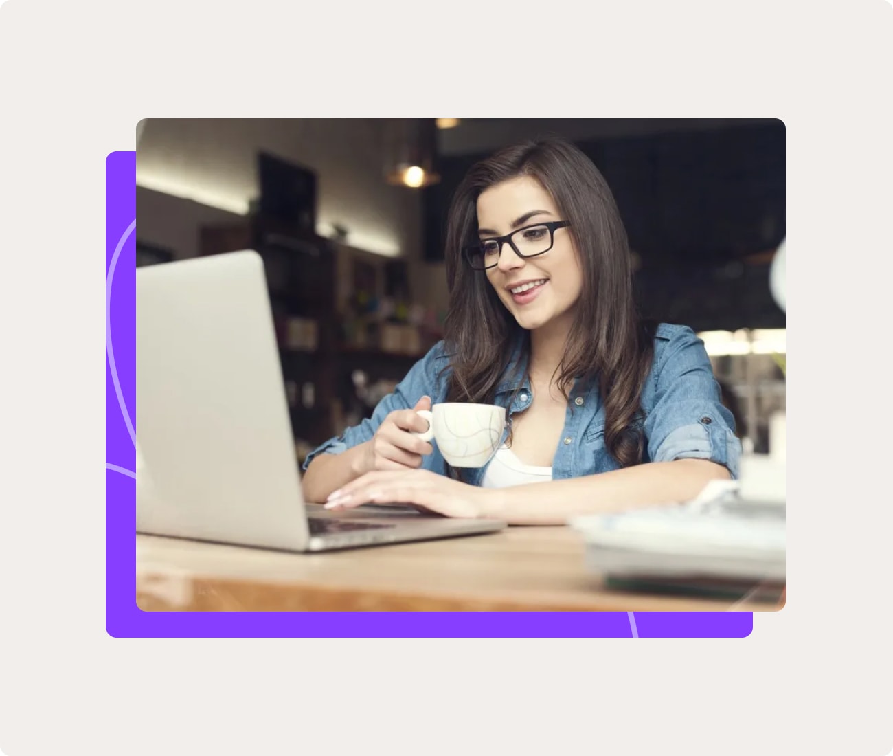 A customer reading emails in a cafe